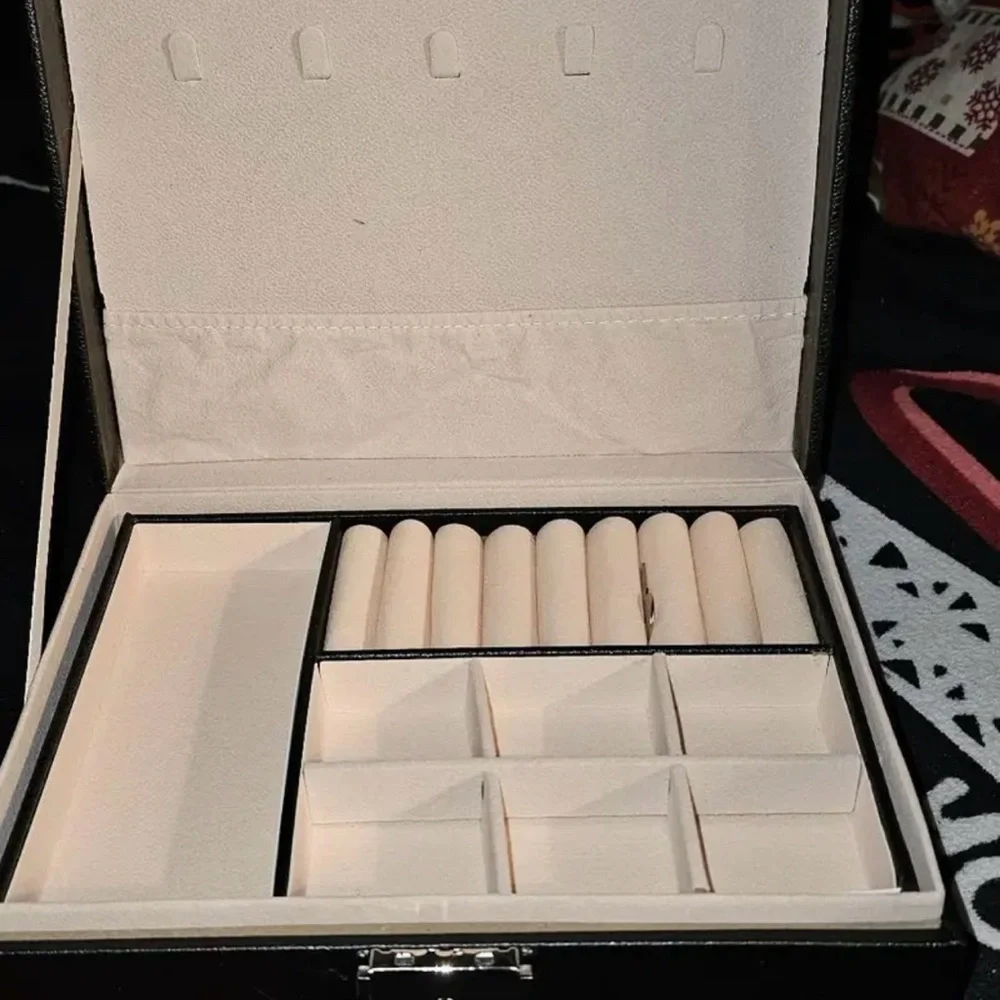 Luxury Jewelry Organizer: Fashionable Aesthetic for Jewelry Display